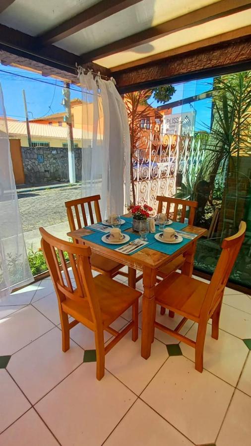 Bliss Hoteis Centro Búzios 外观 照片 A dining table with four chairs