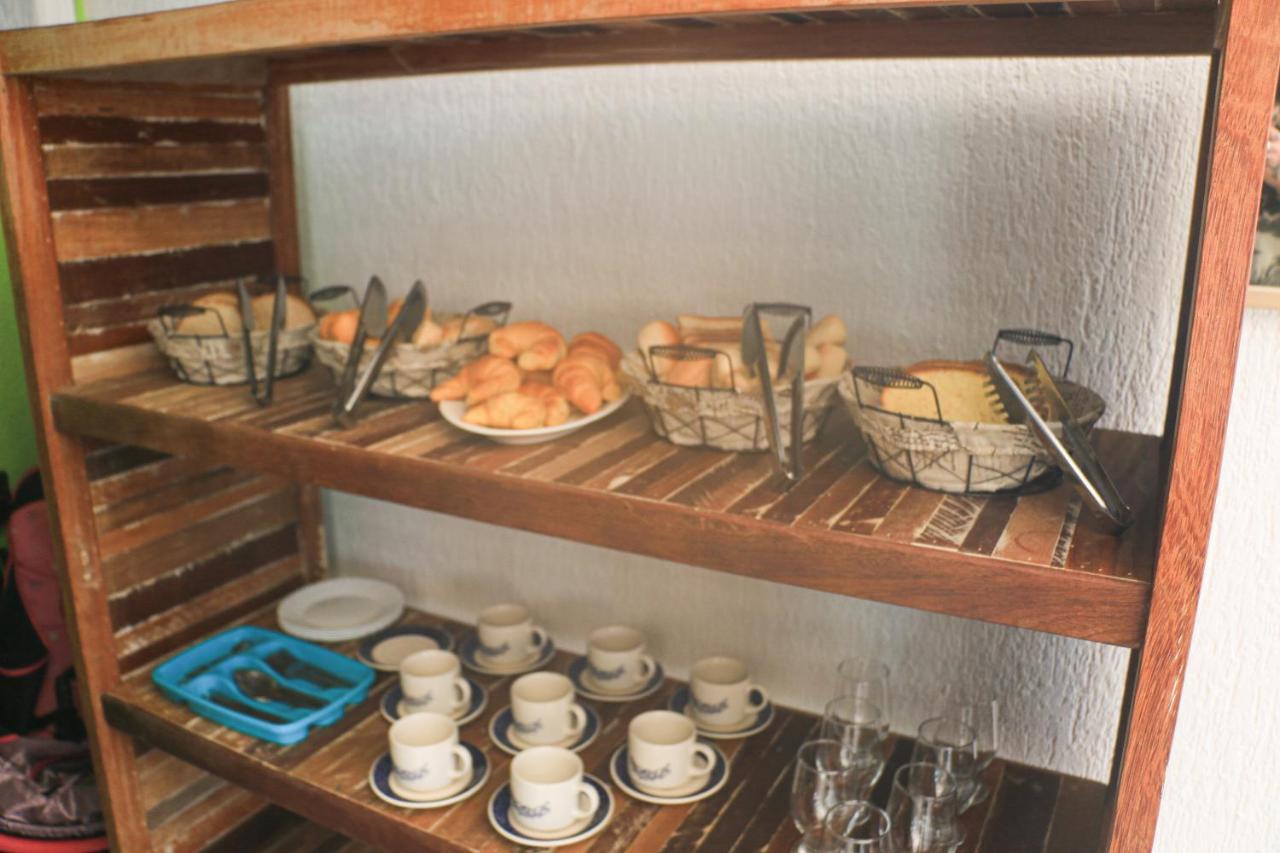 Bliss Hoteis Centro Búzios 外观 照片 A bread and pastry display at a bakery in the Philippines